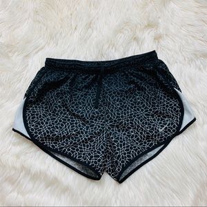 Geometric ombré running shorts 🏃‍♀️